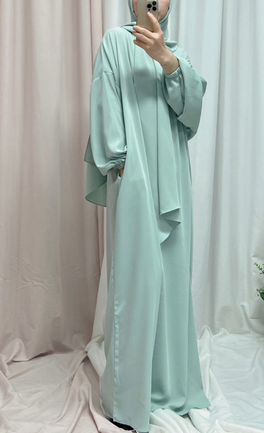 Hooded abaya